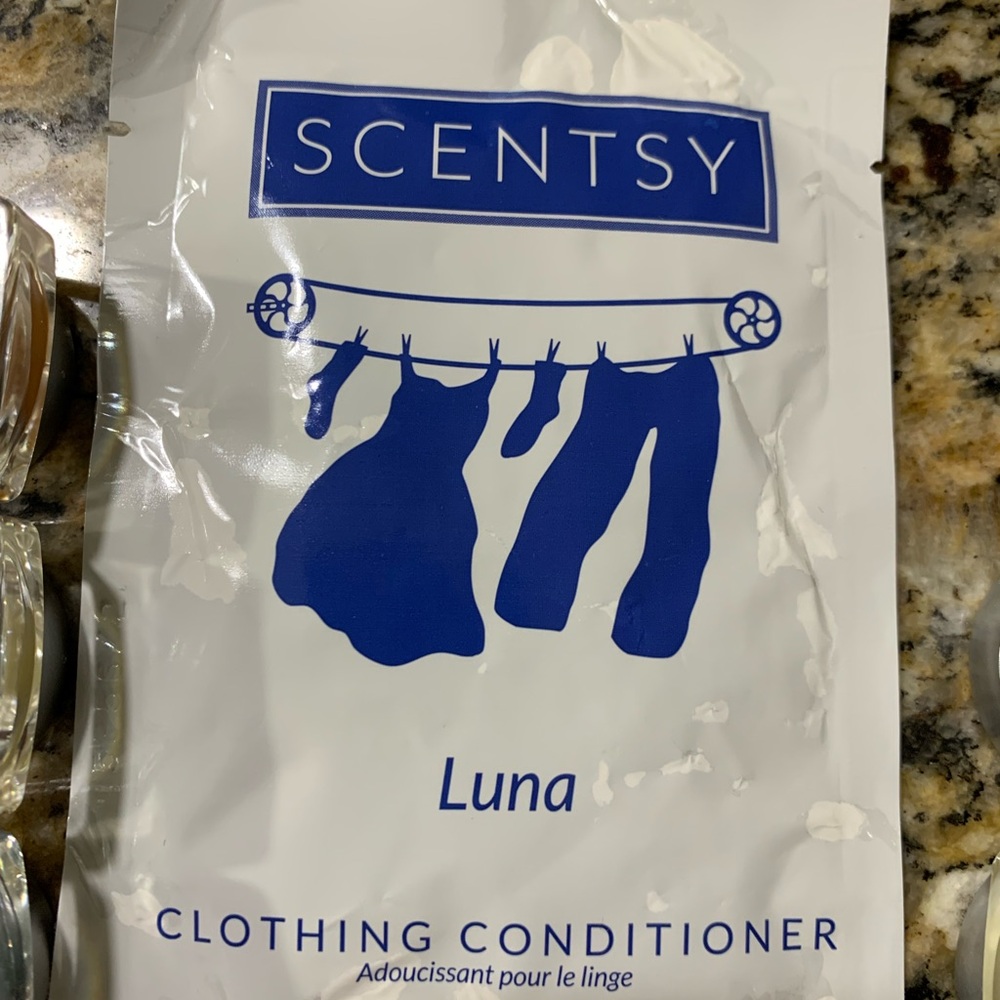 Scentsy Luna Clothing Conditioner and Wax Melts Set - Picture 5 of 9